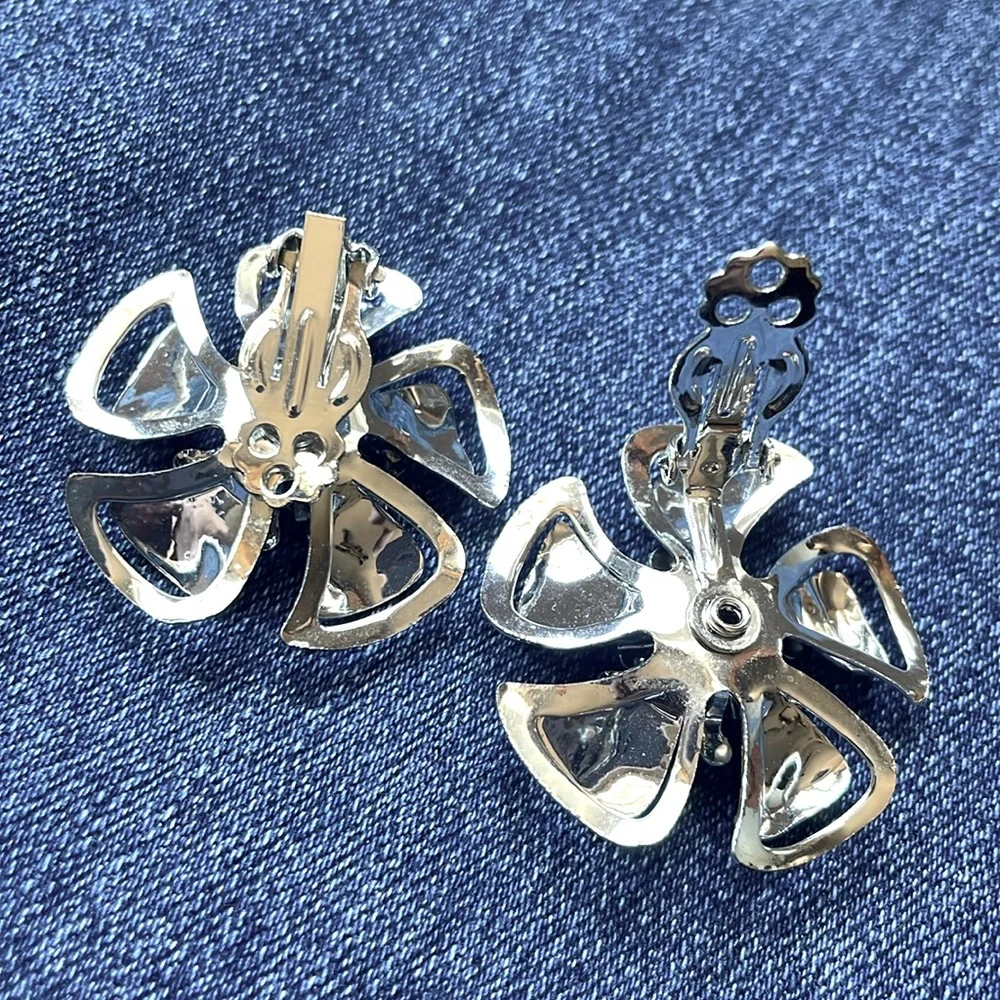 Vintage Silver Floral clip on Earrings